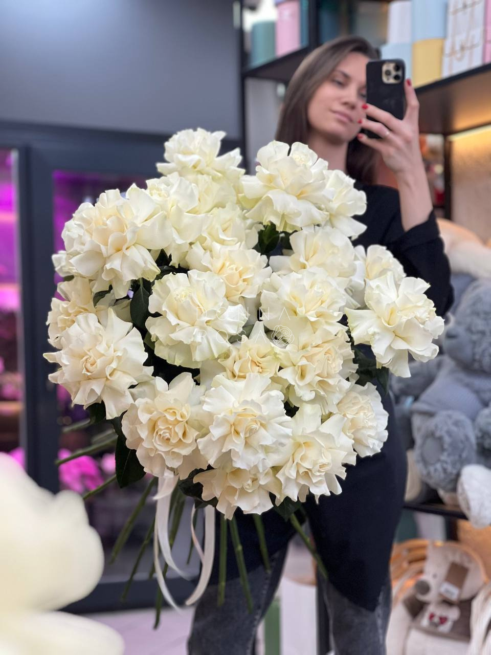 Букет из 25 французских роз под ленту 