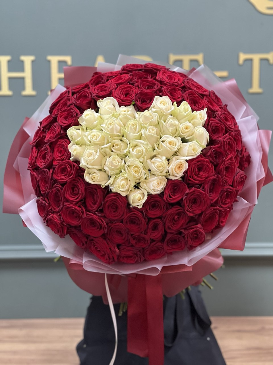 Букет  Белое Сердце 101 роза 