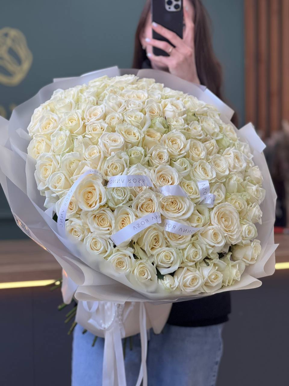 Букет из 101 белой розы Аваланж (Avalanche)