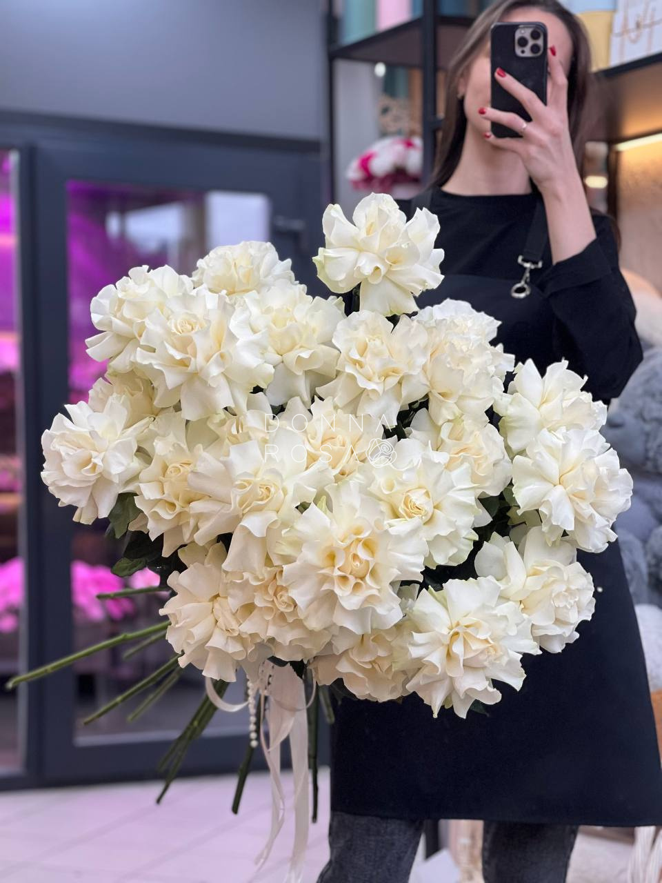 Букет из 25 французских роз под ленту 