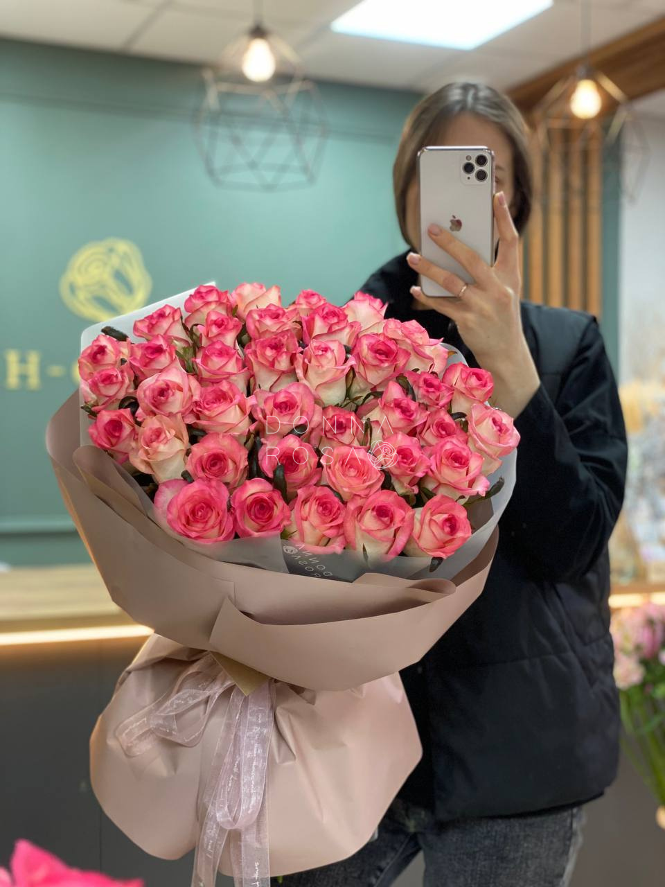 Букет из 35 бело-розовых роз Джумилия (Jumilia)