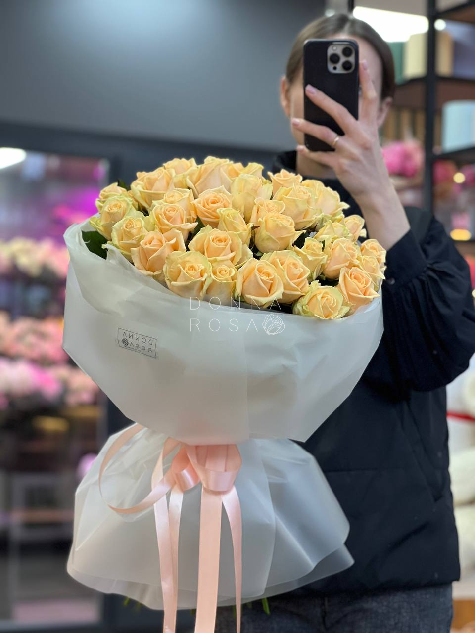 Букет из 35 кремовых роз Аваланж Пич (Avalanche Peach)