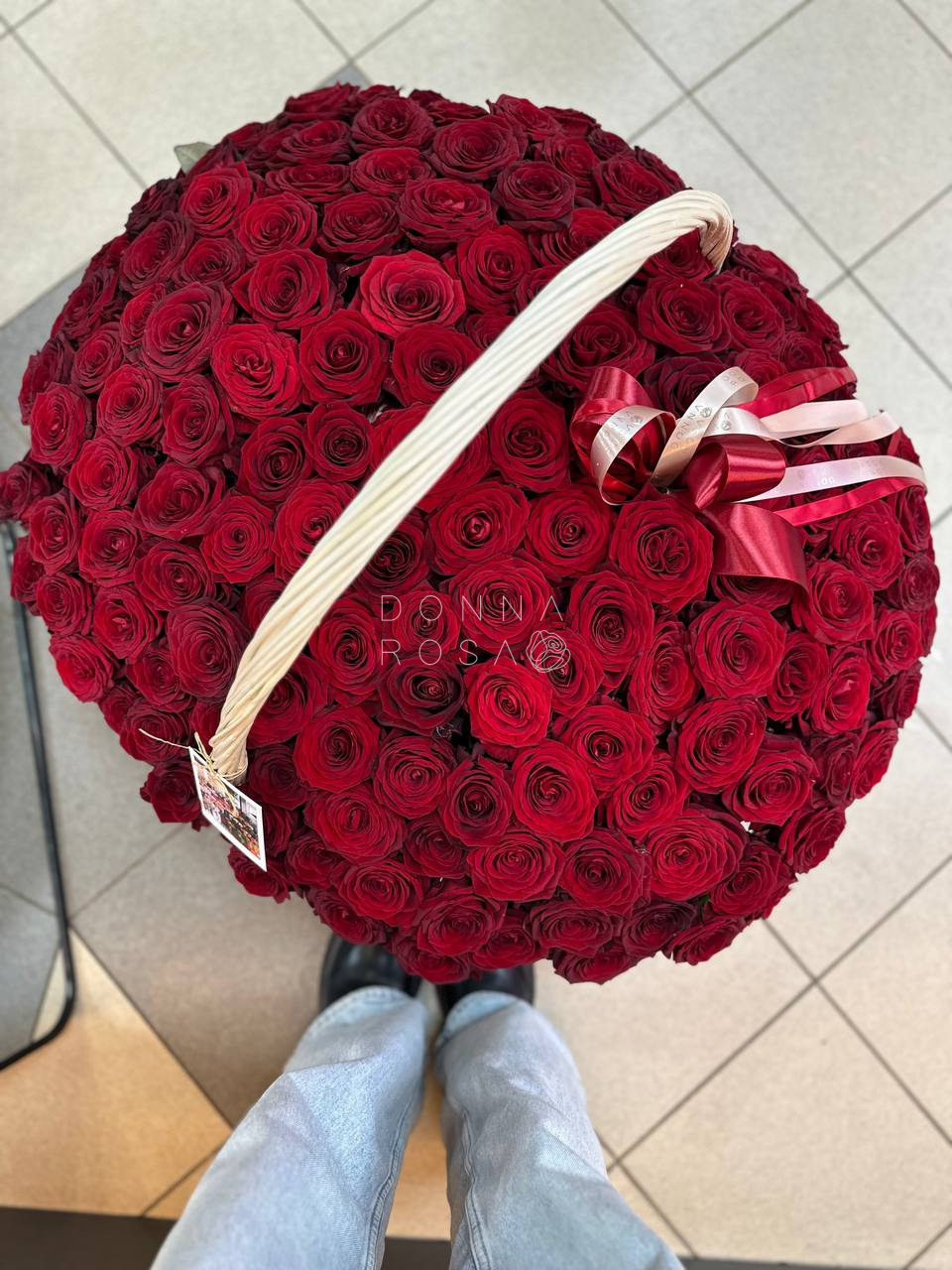 Корзина из 151 розы Ред Наоми