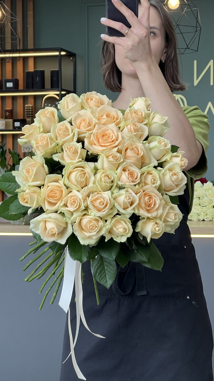 Букет из 25 роз Аваланж Пич (Avalanche Peach)