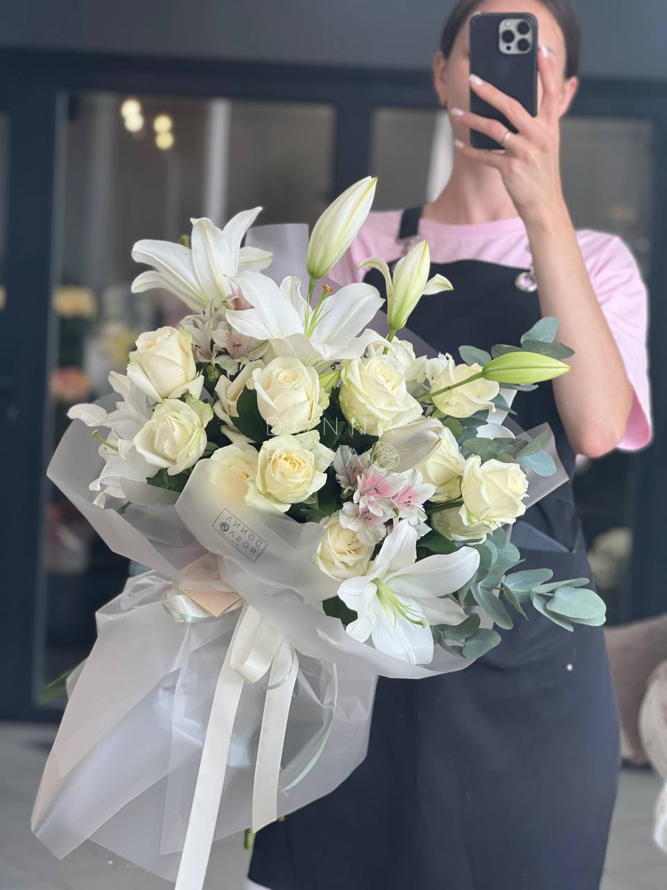 Букет "Шепот Лилии"