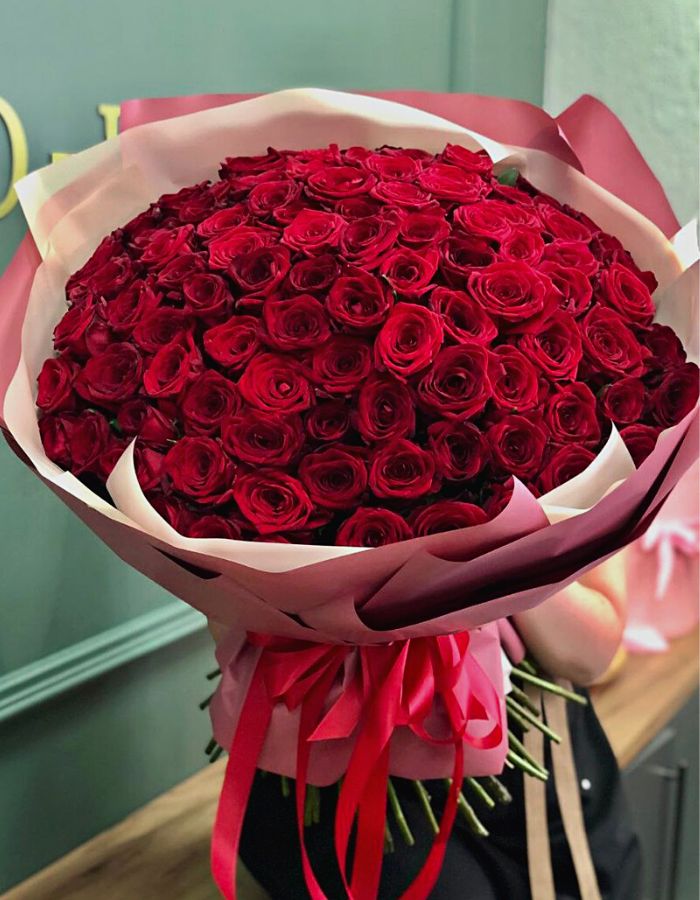 Букет из 101 красной розы Ред Наоми (Red Naomi)