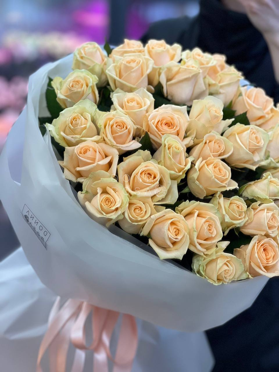 Букет из 35 кремовых роз Аваланж Пич (Avalanche Peach)