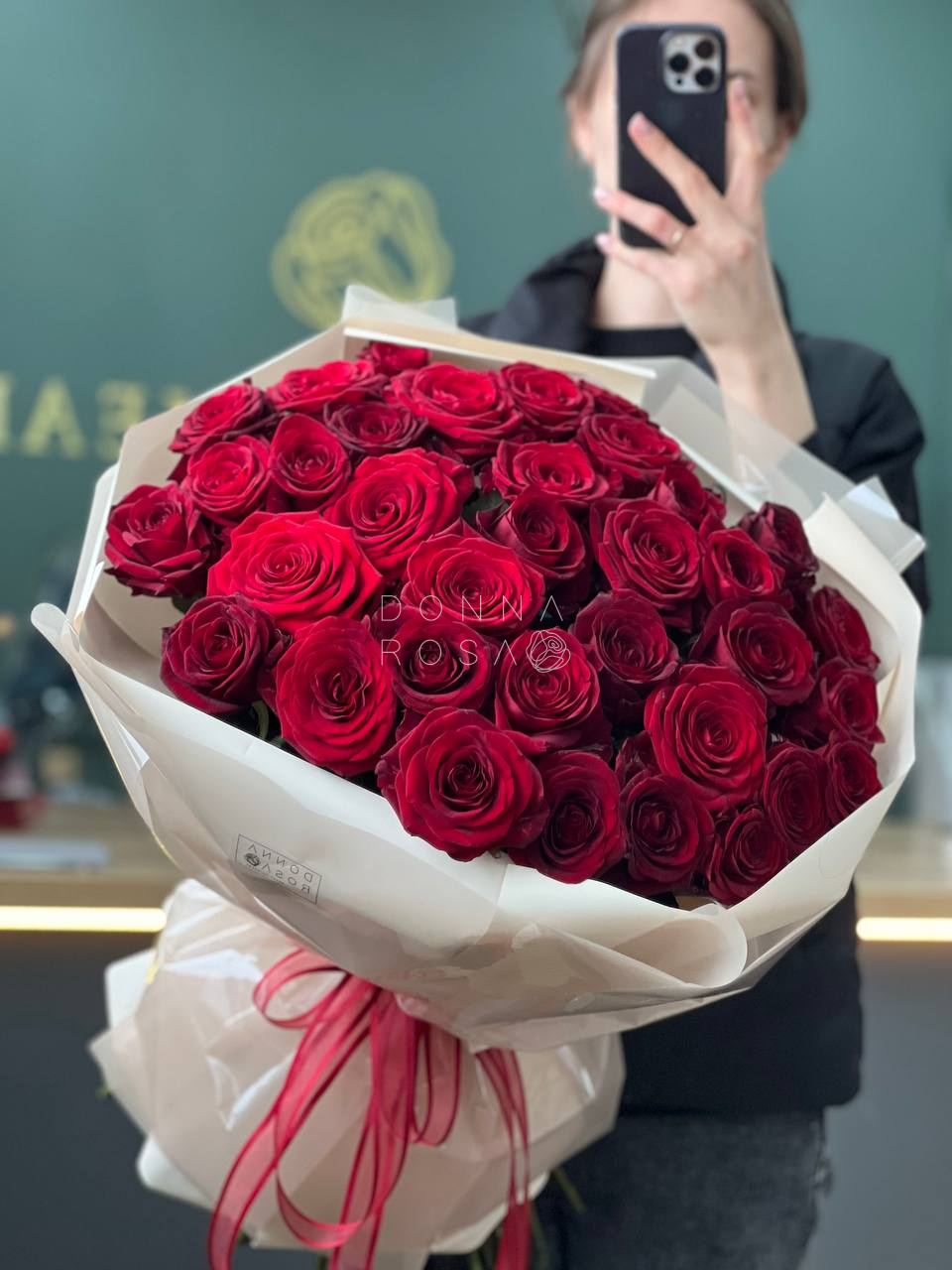 Букет из 35 красных роз Ред Наоми (Red Naomi)