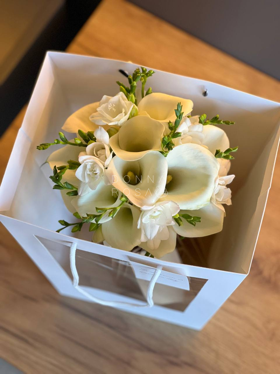 Свадебный букет из калл и фрезии