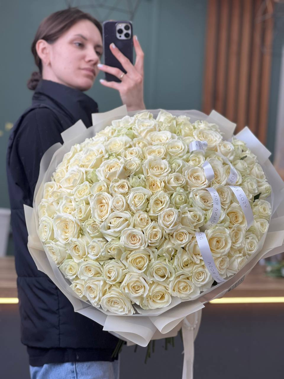 Букет из 101 белой розы Аваланж (Avalanche)