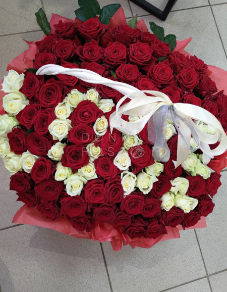 Корзина из 151 розы "Love" Корзина из 151 розы "Love"