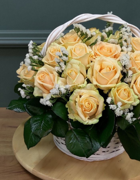 Корзина из 31 розы Avalanche Peach