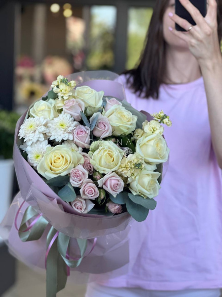 Букет "Серенада в лепестках"  