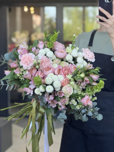 Букет "Объятья флоры"