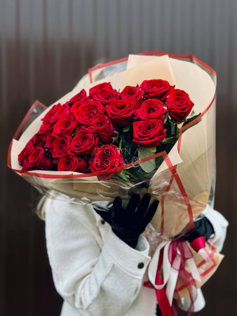 Букет из 25 красных роз Ред Наоми (Red Naomi)