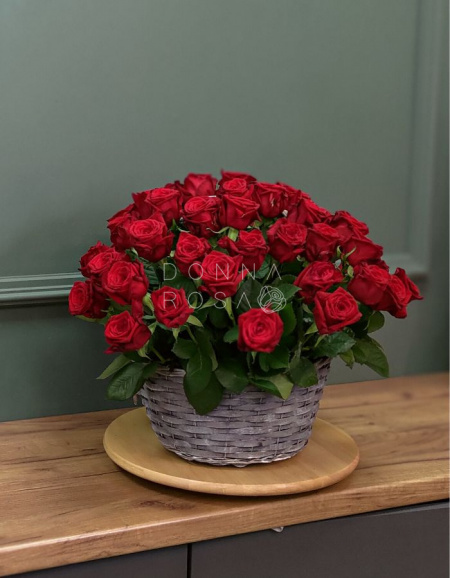 Корзина из 51 розы Red Naomi