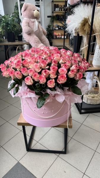 Коробка шляпная с 125 розами Джумилия 