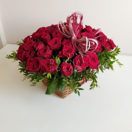 Корзина №2 из 51 розы Red Naomi