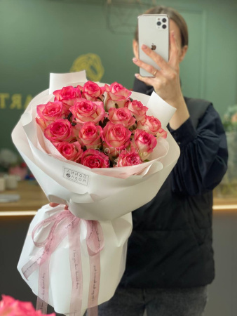 Букет из 15 бело-розовых роз Джумилия (Jumilia)