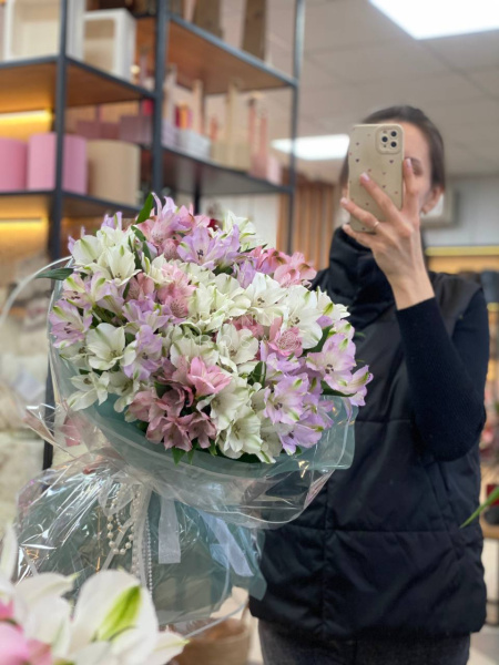 Букет из альстромерии в ассортименте  