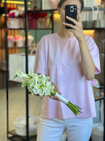 Свадебный букет из калл и фрезии