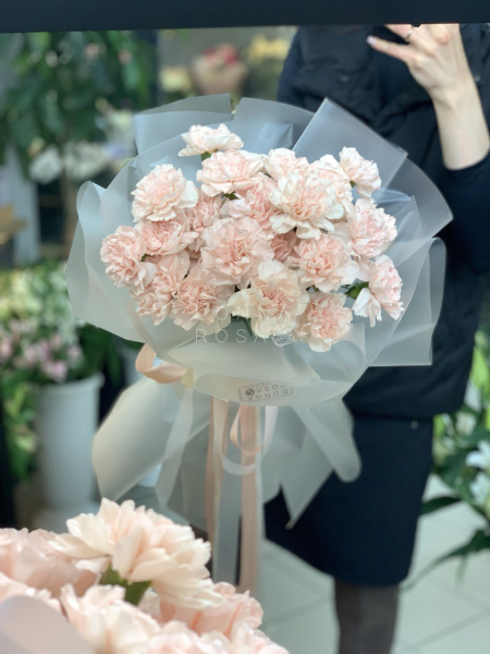 Букет моно из гвоздик в ассортименте