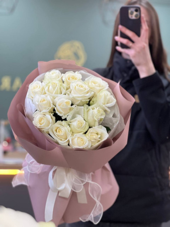 Букет из 15 белых роз Аваланж (Avalanche)