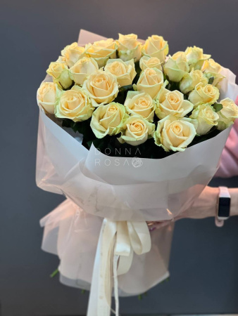 Букет из 25 кремовых роз Аваланж Пич (Avalanche Peach) Букет из 25 кремовых роз Аваланж Пич (Avalanche Peach)