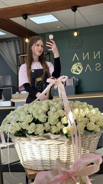 Корзина из 201 розы Аваланж