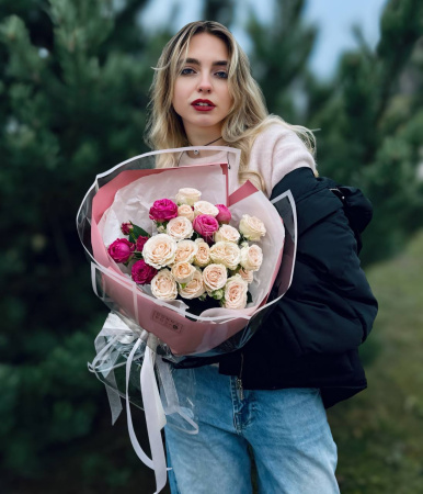 Букет из 5 веточек кустовых роз Букет из 5 веточек кустовых роз