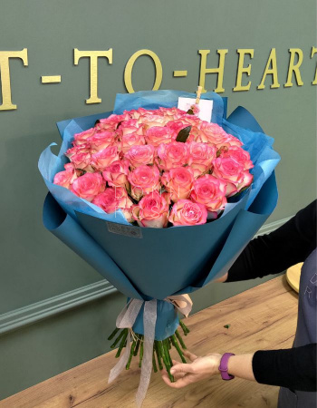 Букет из 35 бело-розовых роз Джумилия (Jumilia) Букет из 35 бело-розовых роз Джумилия (Jumilia)