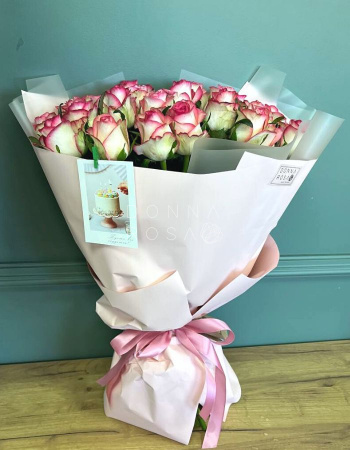 Букет из 35 бело-розовых роз Джумилия (Jumilia)