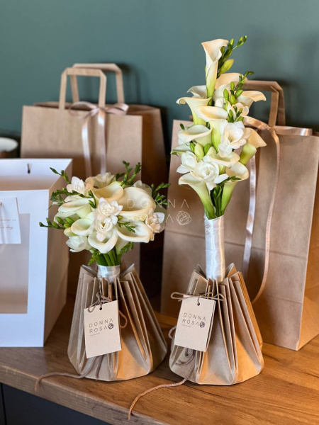 Свадебный букет из калл и фрезии