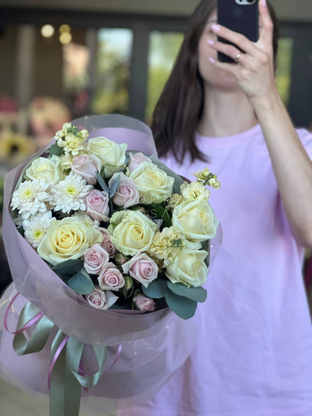 Букет "Серенада в лепестках"  