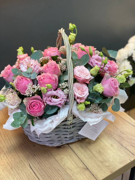 Корзинка с цветами "Чудо" 