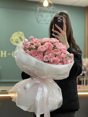 Букет из 11 кустовых роз "Романтика"