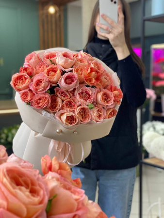 Букет из кустовых роз "Мандариновое счастье"