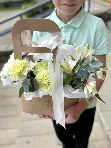 Композиция в сумочке "Учителю"