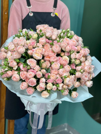 Букет из 51 кустовой розы  Букет из 51 кустовой розы