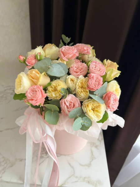 Композиция в коробке из кустовых роз Нежность