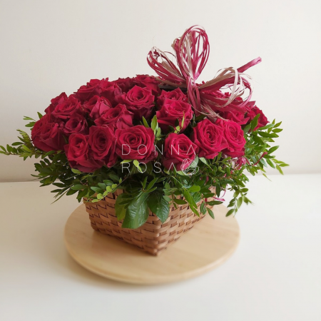 Корзина №2 из 51 розы Red Naomi