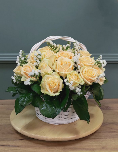 Корзина из 31 розы Avalanche Peach