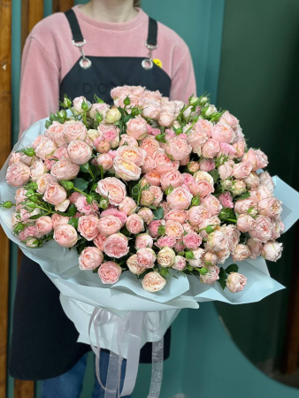 Букет из 51 кустовой розы  Букет из 51 кустовой розы