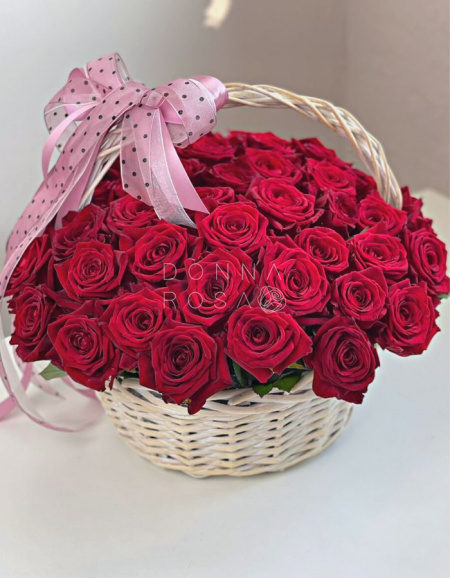 Корзина из 51 розы Red Naomi